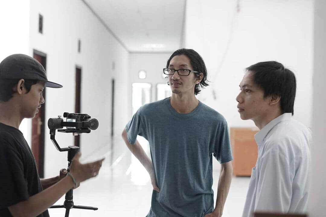 Murphy Radio dalam lokasi shooting Autumn dan Sandy